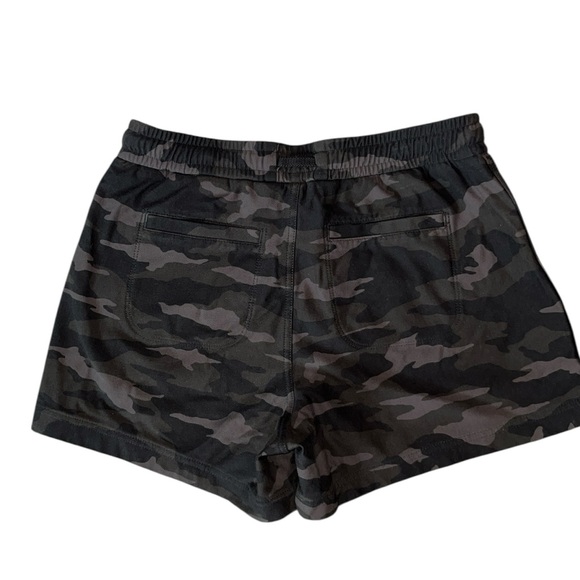 Athleta Camo Elastic Waist Exposed Pockets Farallon Short Size 2 - Picture 6 of 10